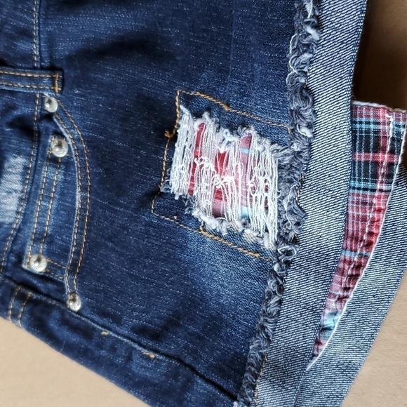 Rue 21 distressed low-rise5 pocket shorts Sz 5/6. Preloved EUC - Picture 11 of 14